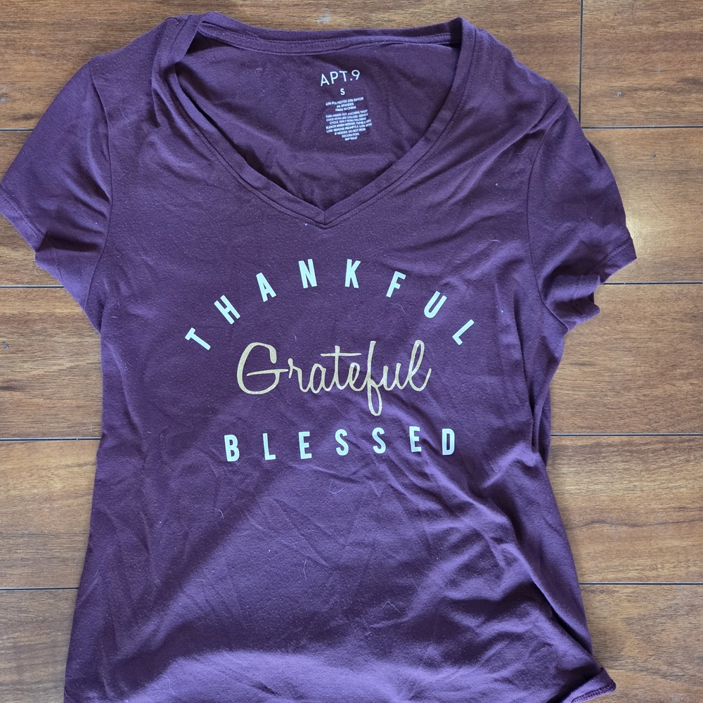 Woman's Apt. 9 Purple V-Neck TShirt "Thankful Grateful Blessed" Size SMALL